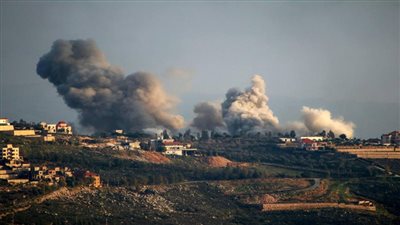 مقتل وإصابة 22 شخصا في غارة إسرائيلية على بلدة 