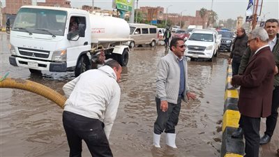 محافظ بني سويف يتفقد جهود التعامل مع تداعيات سقوط الأمطار
