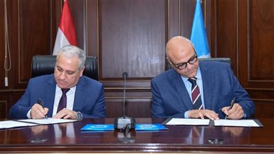 محافظ الإسكندرية ورئيس الوطنية للصحافة يوقعان بروتوكول تعاون لاعتماد الهيئة والمؤسسات القومية لمشروع 