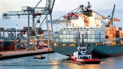 استمرار العمل بالموانئ والمنافذ الجمركية بكامل الطاقات التشغيلية لضمان استقرار حركة التجارة الخارجية
