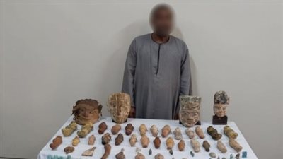 ضبط 277 قطعة أثرية بحوزة شخص بالمنيا تمهيدًا للاتجار غير المشروع