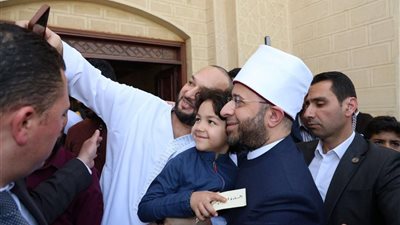 وزير الأوقاف ومحافظو الجيزة والقاهرة والقليوبية يؤدون صلاة الجمعة بمسجد السيدة خديجة
