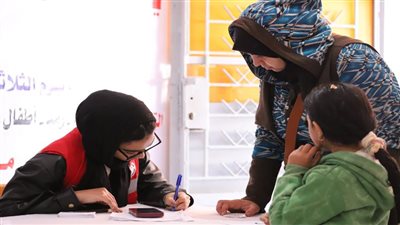 الهلال الأحمر يُطلق قوافل طبية لتقديم الرعاية الصحية للأهالي بـ 5 محافظات
