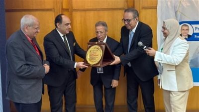 نقيب الأطباء يشارك في مؤتمر التخدير بجامعة الزقازيق ويستعرض تطورات قانون المسؤولية الطبية