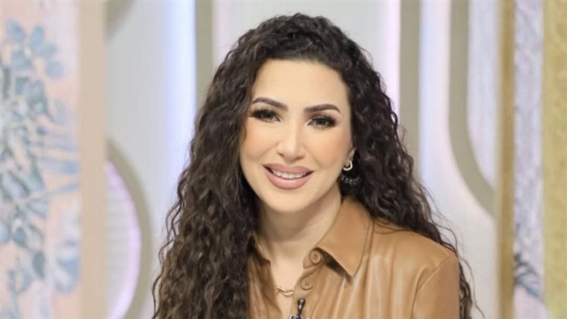 الإعلامية إيمان عز