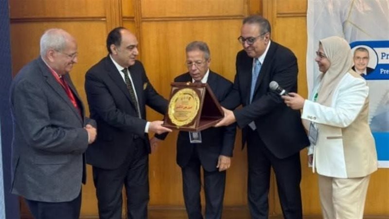 خلال تكريم نقيب الأطباء