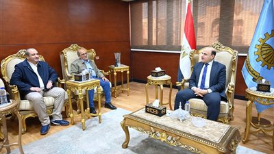 محافظ الغربية يناقش الموقف التنفيذي لمشروعات مياه الشرب والصرف الصحي