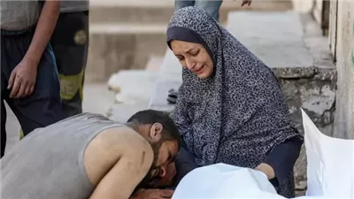 استشهاد فلسطيني وإصابة آخرين في قصف إسرائيلي وسط قطاع غزة