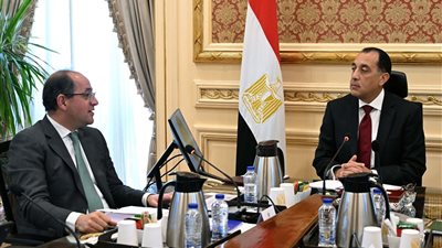 رئيس الوزراء يتابع مع وزير المالية عددًا من ملفات العمل