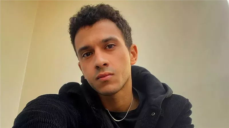 الفنان عصام عمر 