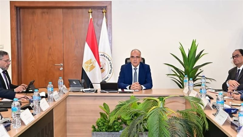 اجتماع وزير الري
