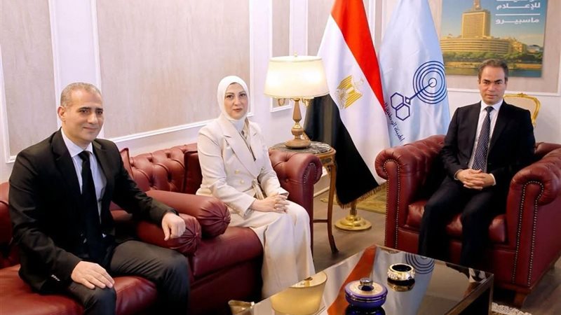 الكاتب والإعلامي