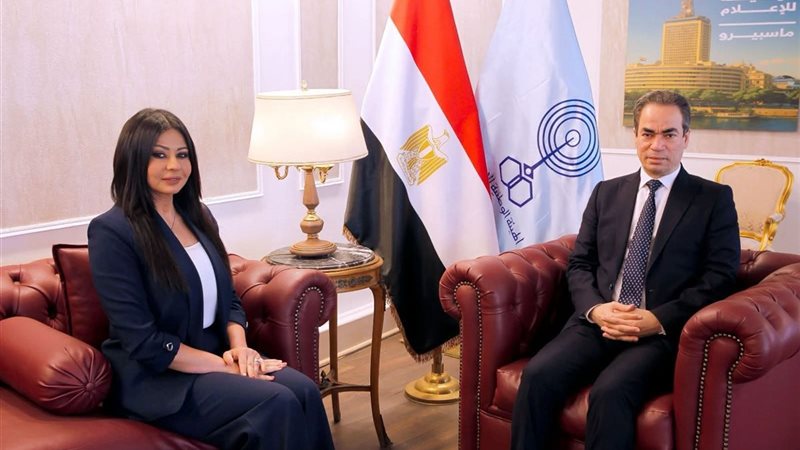 الاعلامية عواطف ابو