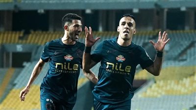 الزمالك يكتسح المصري وينفرد بصدارة الدوري