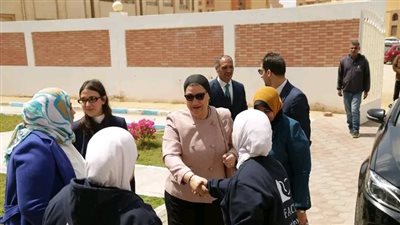 رئيسة 