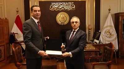  وزير العدل ينُدب 13 قاضيًا كمساعدين للوزير ويكرم السابقين 