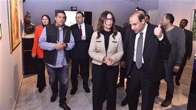 وزيرة الثقافة تفتتح معرض كنوز 