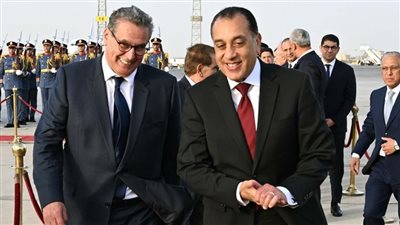 رئيس الوزراء يستقبل نظيره المغربي في مطار القاهرة الدولي