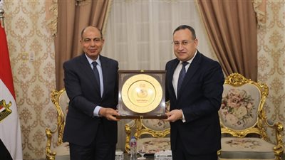 محافظ المنيا يستقبل وزير التعليم العالي بديوان عام المحافظة 