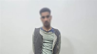 كشف ملابسات تداول فيديو بقيام أحد الأشخاص بتجريد طفل من ملابسه وربطه من قدميه بحبل بأحد الأبواب 