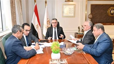 وزير التموين يلتقي عددا من أعضاء مجلسي النواب والشيوخ