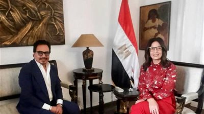 وزيرة الثقافة تناقش مع الفنان محمد رياض استعدادات الدورة 19 من مهرجان المسرح