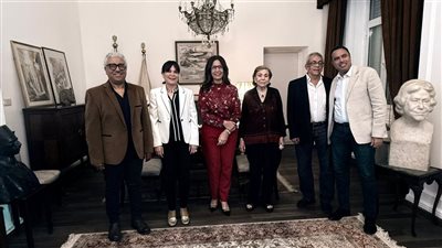  وزيرة الثقافة تبحث إحياء مشروع أرشيف السينما 