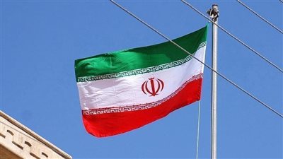 إيران تهدد بحرمان أمريكا وحلفائها من النفط وتحويل المنطقة لظلام