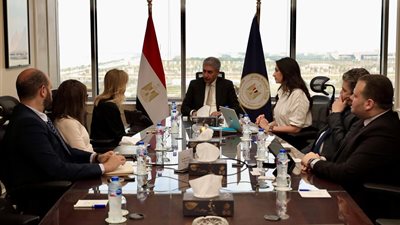 وزير السياحة يبحث مع مدير شركة مدفوعات آفاق الشراكة الاستراتيجية