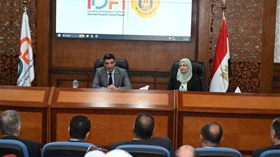 وزير الصناعة يلتقي قيادات وموظفي الهيئة العامة للتنمية الصناعية لمناقشة تطوير الأداء وتعزيز كفاءة الخدمات
