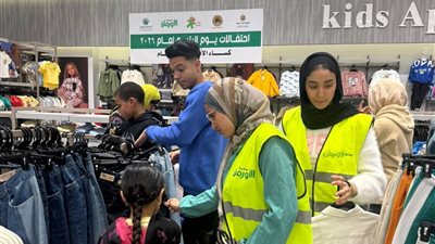 ضمن فعاليات يوم اليتيم.. توزيع ملابس جديدة على 170 طفلًا في الغربية