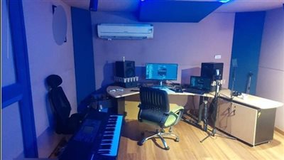 ضبط مالك استوديو تسجيل صوتي 