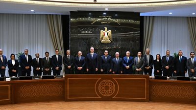 رئيس الوزراء يشهد توقيع عقد مشروع بولي سيرف المصرية للكيماويات بالسخنة