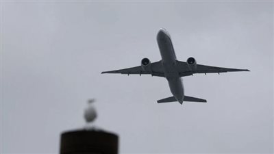 الطيران المدني البحريني يعلن إعادة فتح المجال الجوي