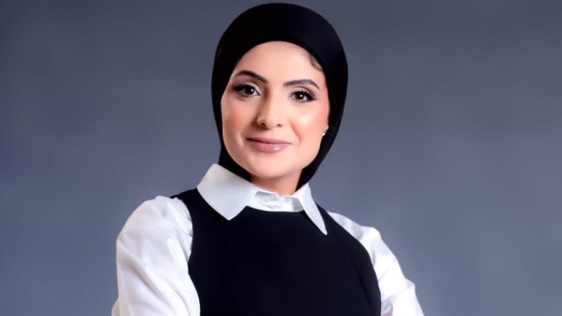 الدكتورة دينا 