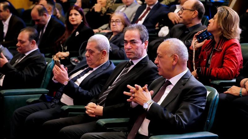 الكاتب والإعلامي
