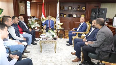 محافظ بني سويف يجتمع بمستثمري منطقة بياض العرب لتطوير البنية التحتية ودعم الاستثمار