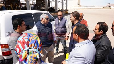 محافظ مطروح يفاجئ مصنع تعبئة الغاز بالكيلو 17 ويؤكد:  لا تهاون في ضمان وصول الأسطوانة بوزنها الكامل للمواطن