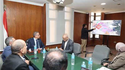 محافظ الجيزة يعقد لقاءً مع الجهاز التنفيذي للمنطقة الصناعية بأبو رواش