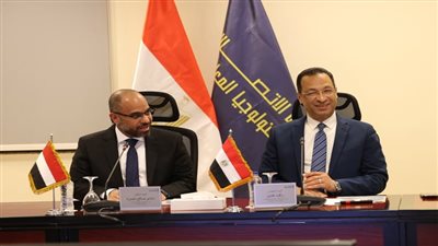وزير الاتصالات يبحث مع نظيره اليمني تبادل الخبرات