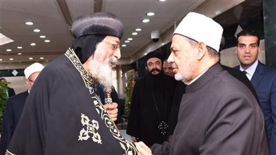 شيخ الأزهر يهنئ البابا تواضروس والإخوة المسيحيين بعيد القيامة المجيد