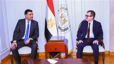 وزيرا التخطيط والصناعة يبحثان تسريع ترفيق المناطق الصناعية