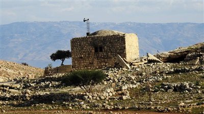 مستعمرون يهاجمون المصلين في خربة طانا ويجبرونهم على إخلاء المسجد
