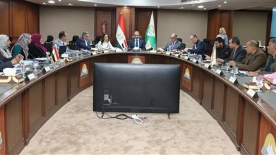 محافظ الجيزة يترأس اجتماع اللجنة العليا للإعلانات لضبط المنظومة وتعظيم الموارد