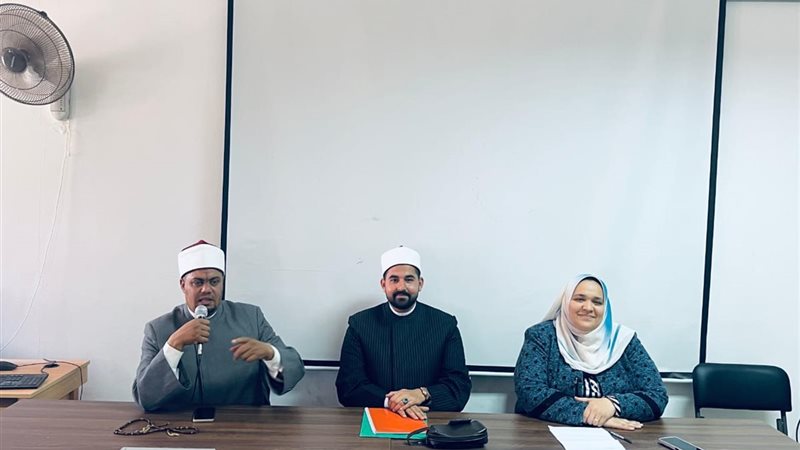 المحاضران خلال اللقاء