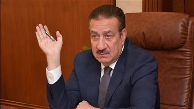 محافظ بورسعيد يقدم مساعدات لـ 44 حالة إنسانية بقيمة 300 ألف جنيه