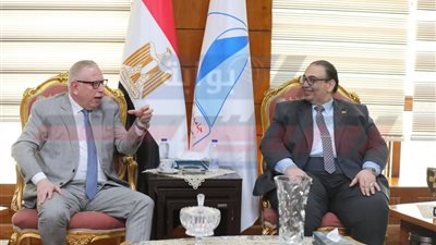 رئيس جامعة كفر الشيخ يبحث موقف تنفيذ المدينة الطبية