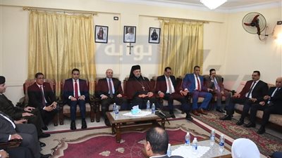 محافظ الفيوم ومدير الأمن يزوران الكنيستين الإنجيلية والكاثوليكية للتهنئة بعيد القيامة 