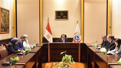  وزير الصحة يبحث التعاون مع مجموعة علمية لتطوير البنية الصحية في تجهيز المنشآت الطبية