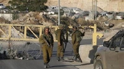 الاحتلال الإسرائيلي ينصب حاجزا عسكريا شرق رام الله.. والمستوطنون يقتحمون غرب جنين